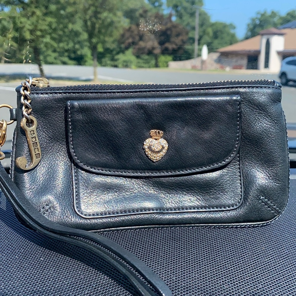 JUICY COUTURE BLACK LEATHER WRISTLET